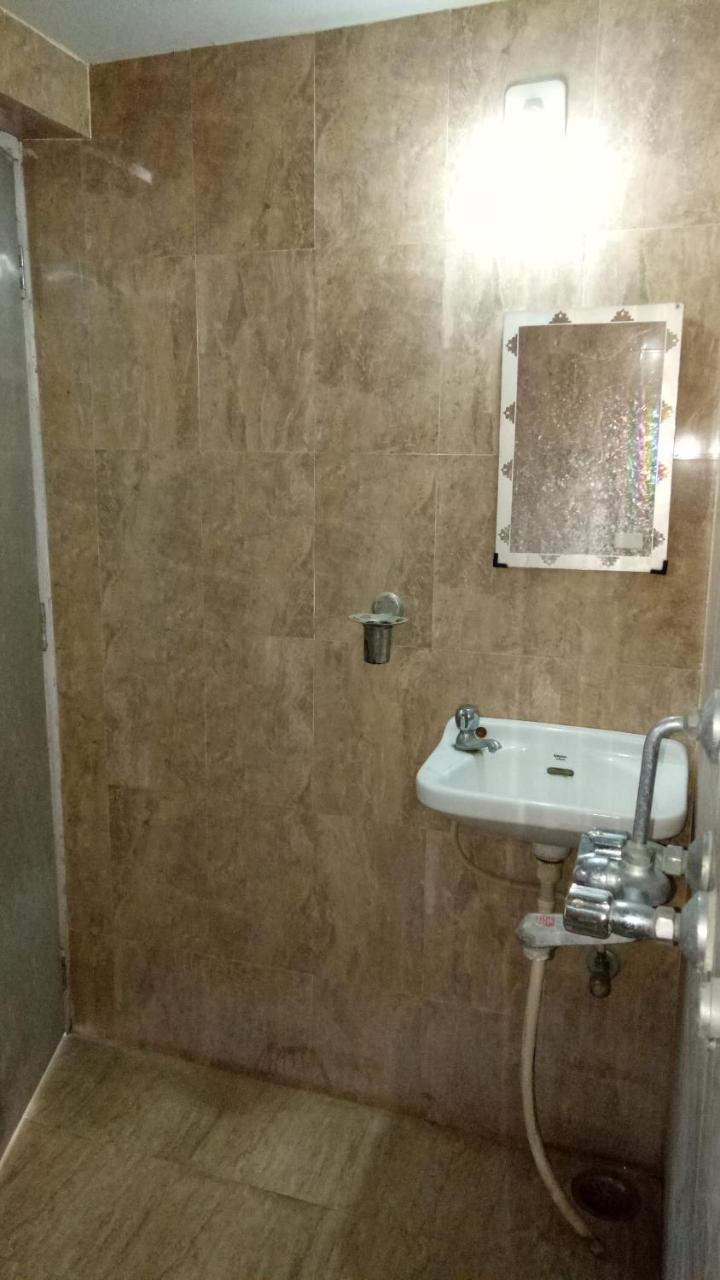 Ishan Paying Guest House فاراناسي المظهر الخارجي الصورة